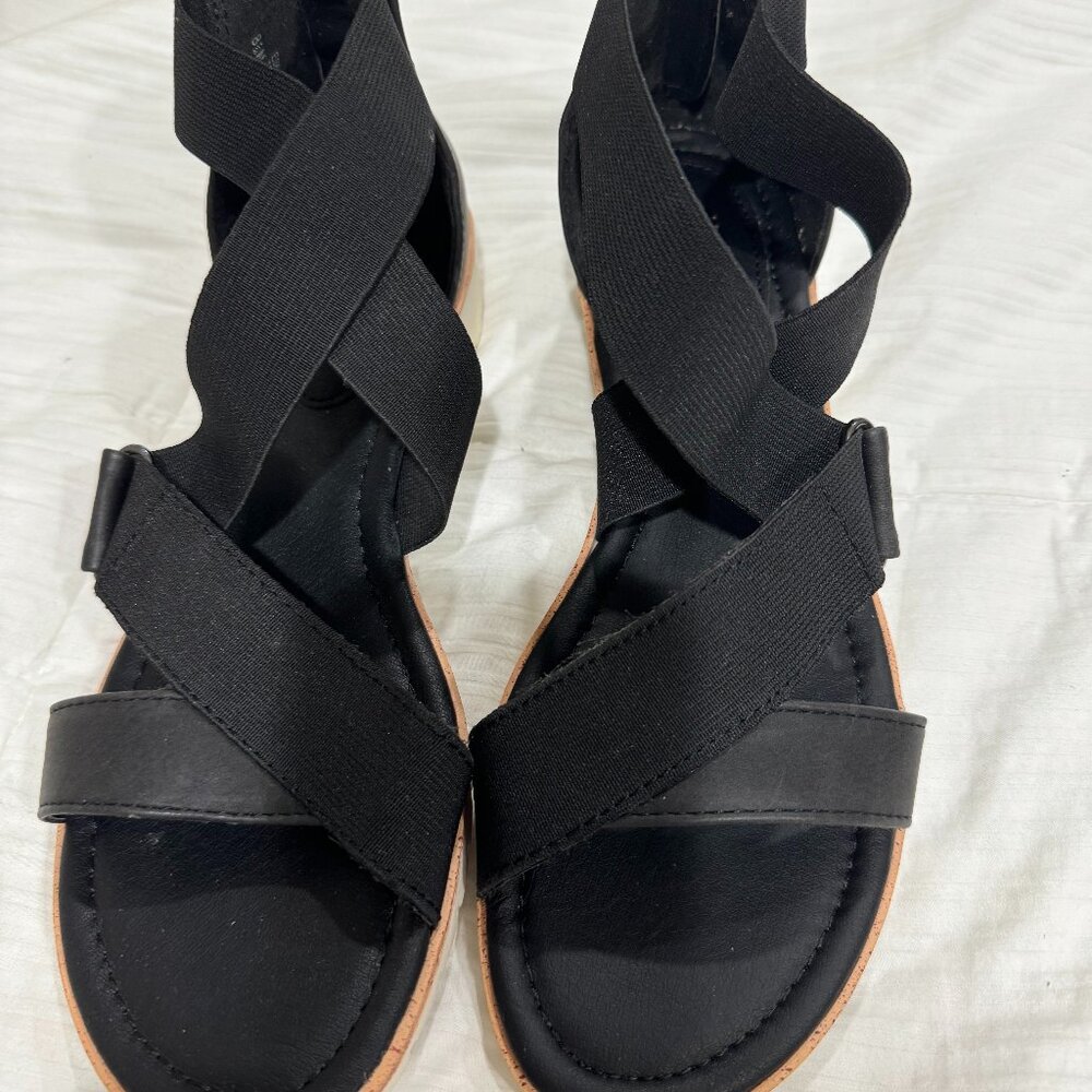 Soft-sole strappy sandals